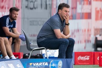 Trainer Dieter Hecking will beim HSV bleiben - auch im Falle des Nicht-Aufstiegs.
