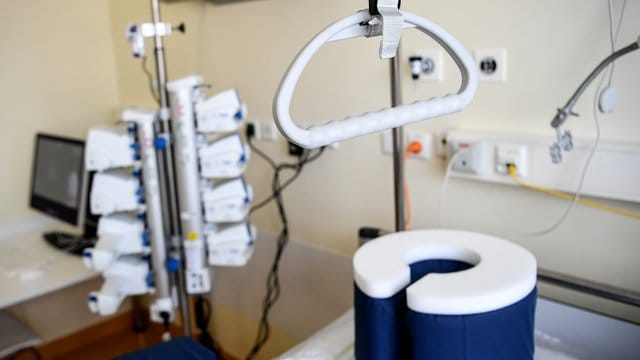 Zimmer auf einer Intensivstation für COVID-19-Patienten. Zimmer auf einer Intensivstation für COVID-19-Patienten.