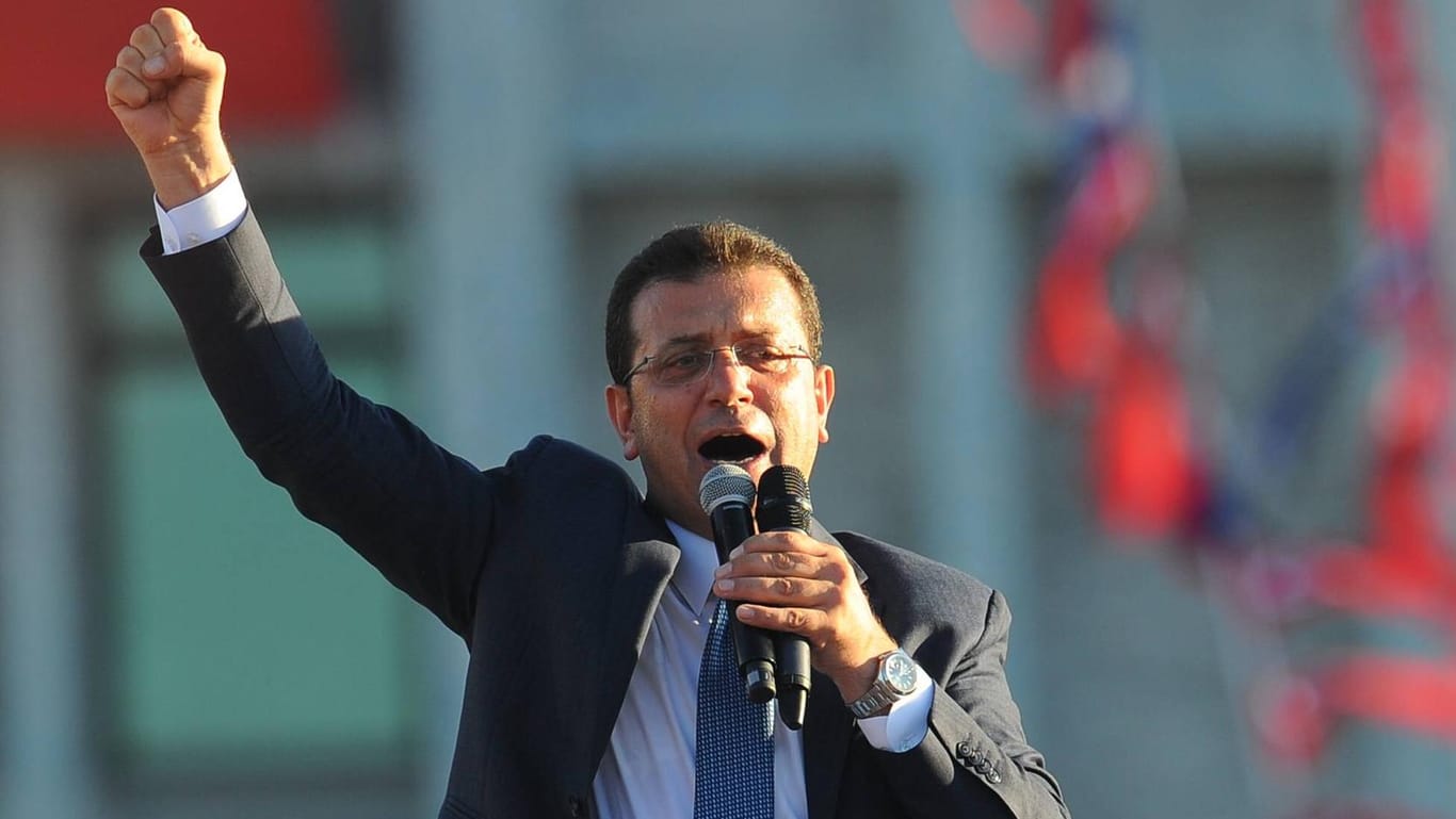 Ekrem Imamoglu hält nach seiner Wahl 2019 zum Bürgermeister eine flammende Rede.
