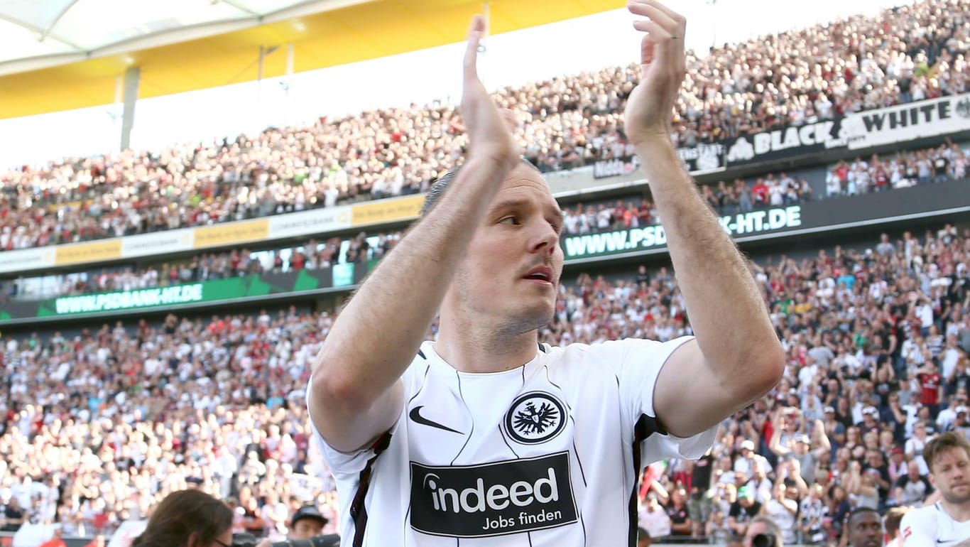 Alexander Meier: Der Ex-Stürmer holte 2018 mit Frankfurt den Pokal.
