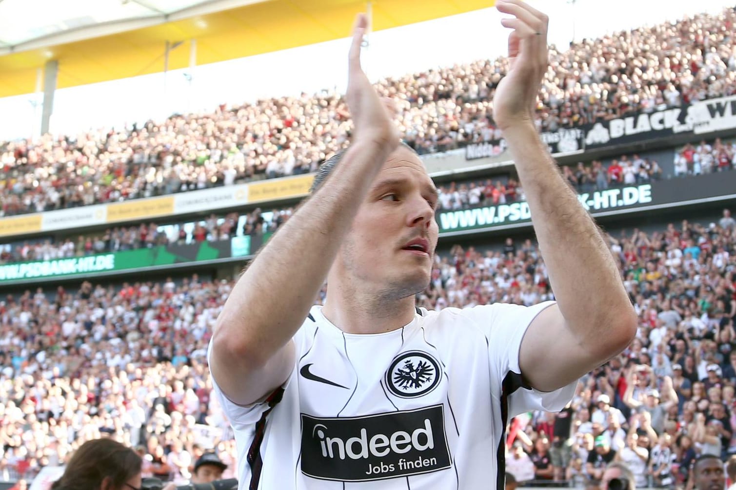 Alexander Meier: Der Ex-Stürmer holte 2018 mit Frankfurt den Pokal.