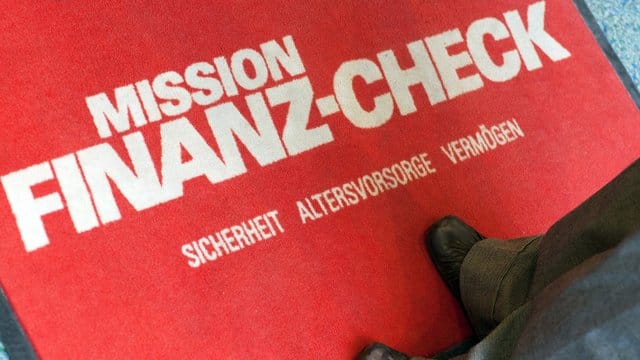 Sind Kunden informiert, nehmen sie ihre Finanzgeschäfte oft auch gerne selber in die Hand. Sind Kunden informiert, nehmen sie ihre Finanzgeschäfte oft auch gerne selber in die Hand.