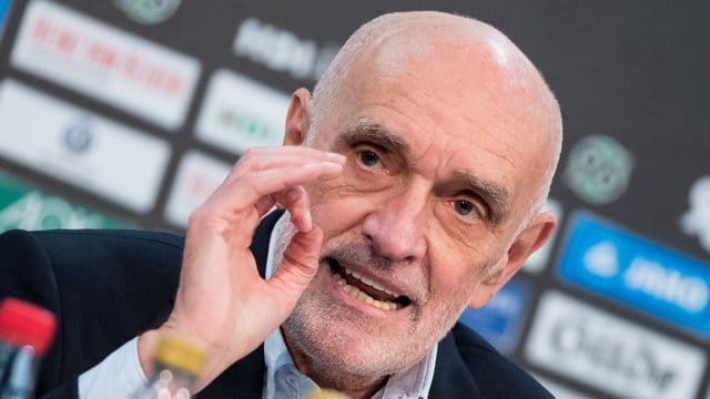 Bewertet das Ergebnis der Medienrechte-Vergabe der Deutschen Fußball Liga positiv: Martin Kind, Geschäftsführer von Hannover 96. Bewertet das Ergebnis der Medienrechte-Vergabe der Deutschen Fußball Liga positiv: Martin Kind, Geschäftsführer von Hannover 96.