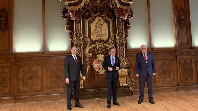 Billingslea (l-r), Launsky-Tieffenthal und Sergej Rjabkow in Wien. Billingslea (l-r), Launsky-Tieffenthal und Sergej Rjabkow in Wien.