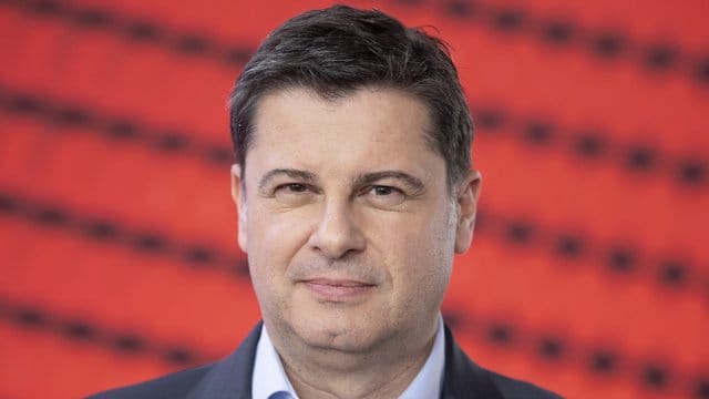 Christian Seifert erwartet eine anstrengende Verteilung der Gelder aus den Fernsehverträgen. Christian Seifert erwartet eine anstrengende Verteilung der Gelder aus den Fernsehverträgen.