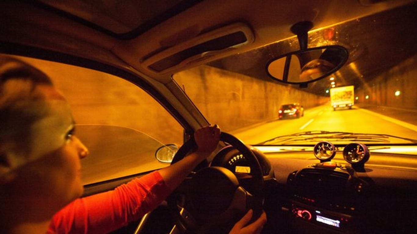 Eine Tunnelfahrt ist für viele Autofahrer Routine - doch anderen wird in der Röhre schnell mulmig.