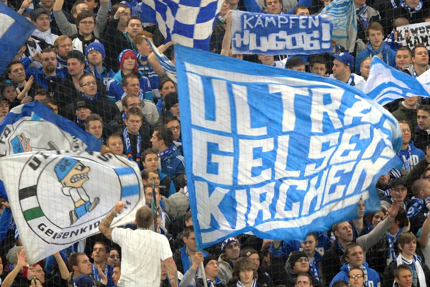 Die Ultras Gelsenkirchen: Bei Schalke 04 ist derzeit nicht nur die Leistung im Keller. Die Fans kritisieren die Vereinsführung hart.