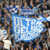 Die Ultras Gelsenkirchen: Bei Schalke 04 ist derzeit nicht nur die Leistung im Keller. Die Fans kritisieren die Vereinsführung hart.