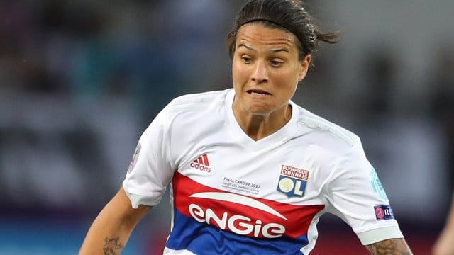 Trägt weiter das Trikot von Olympique Lyon: Dzsenifer Marozsan. Trägt weiter das Trikot von Olympique Lyon: Dzsenifer Marozsan.