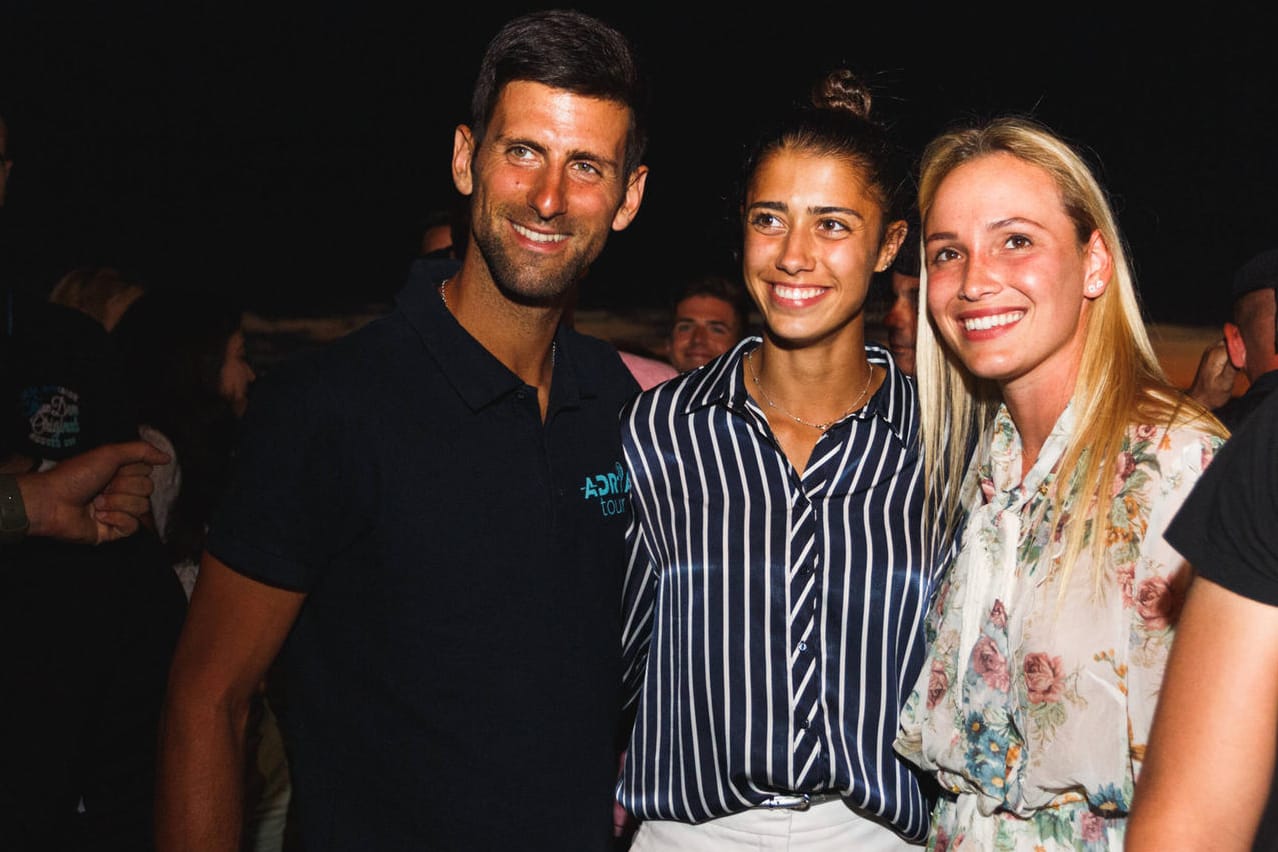 Die Adria-Tour 2020: Novak Djokovic mit den beiden Tennisspielerinnen Olga Danilovic (M) und Donna Vekic auf einem Konzert des kroatischen Musikers Zlatan Stipišić Gibonni.