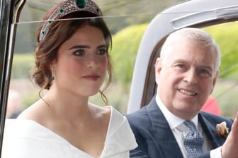 Prinzessin Eugenie und Prinz Andrew: Mit einem Beitrag zum Vatertag verärgerte die Queen-Enkelin ihre Fans.