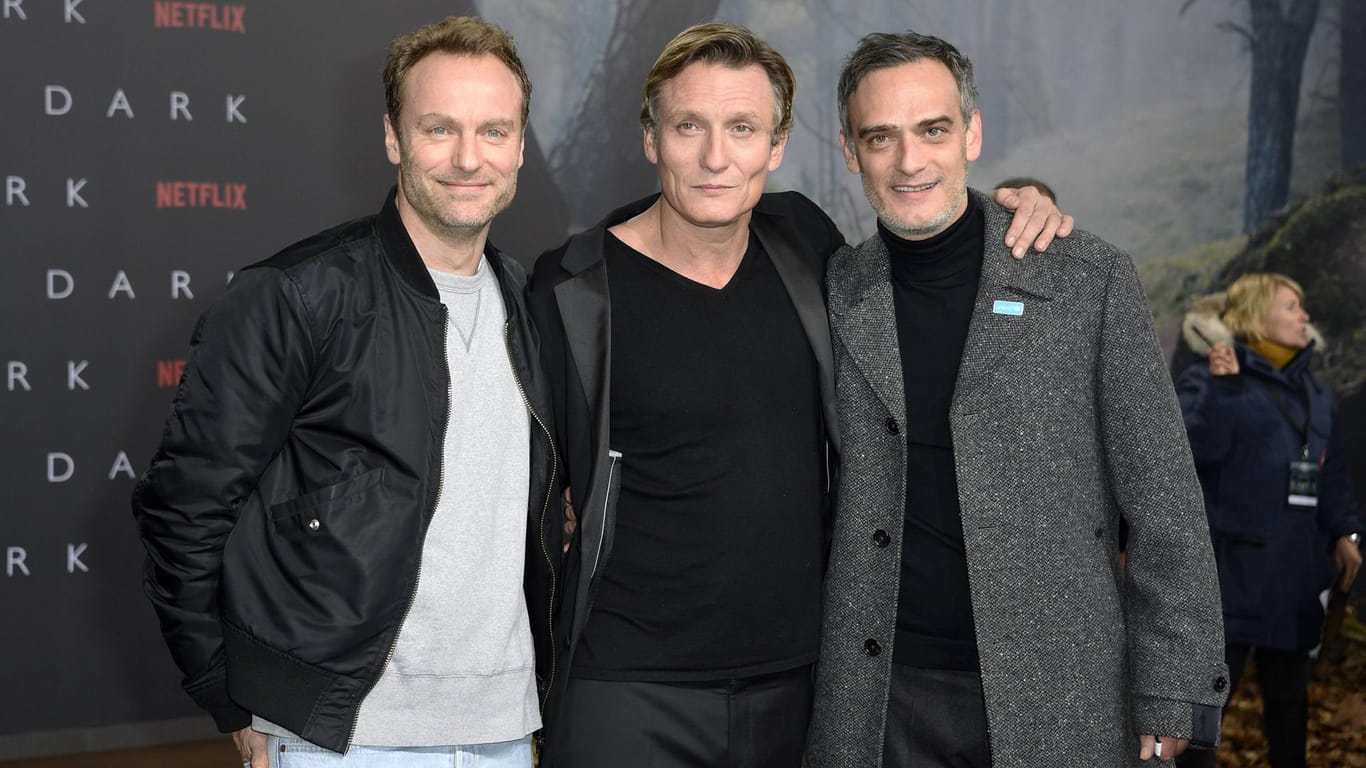 Mark Waschke, Oliver Masucci und Anatole Taubmann: Die Schauspieler bei der Premiere der Netflix-Serie "Dark" im Zoo-Palast in Berlin.