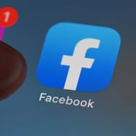 Das Facebook-Logo (Symbolbild): Das Bundeskartellamt hat im Rechtsstreit mit Facebook um die Verarbeitung von Nutzerdaten einen Erfolg vor dem Bundesgerichtshof erzielt.