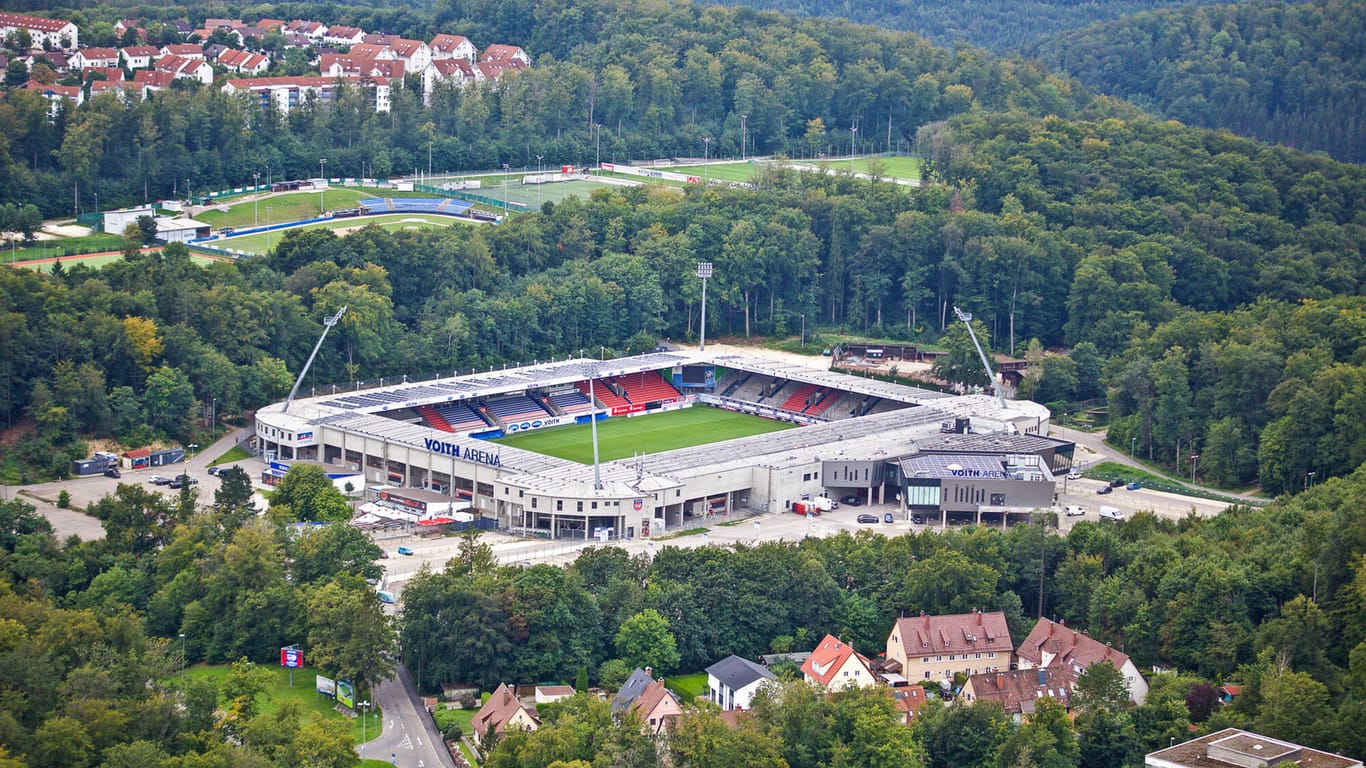 Das Heidenheimer Stadion auf dem Schlossberg.
