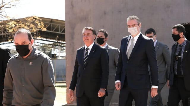 Jair Bolsonaro, Präsident von Brasilien, nimmt an einer Veranstaltung in Brasilia ohne Schutzmaske teil. Jair Bolsonaro, Präsident von Brasilien, nimmt an einer Veranstaltung in Brasilia ohne Schutzmaske teil.
