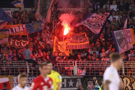 Wegen Pyrotechnik: Der FC Carl Zeiss Jena klagte vor Gericht gegen den DFB.