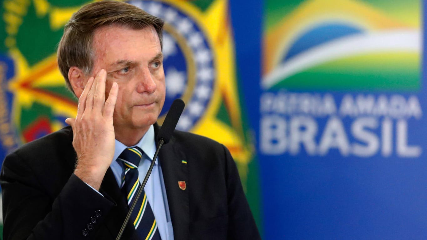 Niederlage: Brasiliens Präsident Bolsonaro muss künftig eine Maske tragen.