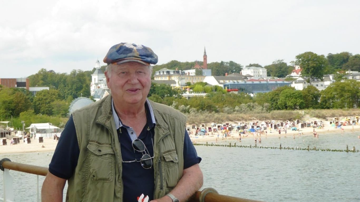 Klaus Hoss an der Ostsee im vergangenen Jahr: Die Sehnsucht nach Urlaub wächst während der Corona-Krise.