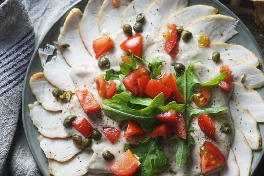 Huhn statt Kalb: Die Thunfischsoße darf aber auch bei Pollo Tonnato nicht fehlen.