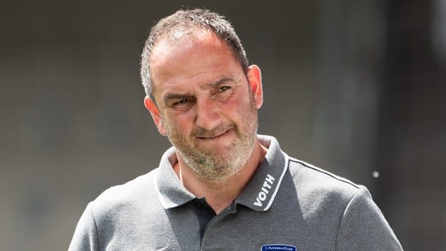 Schläft immmer gut: Heidenheims Trainer Frank Schmidt.