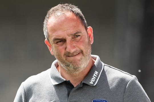 Schläft immmer gut: Heidenheims Trainer Frank Schmidt.