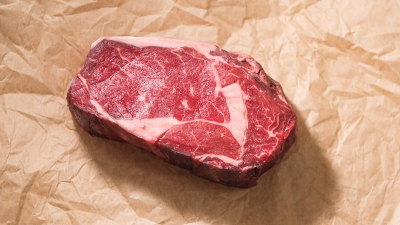 Steak: Die Farbe des Fleisches ist ein Qualitäts- und somit Frischemerkmal.