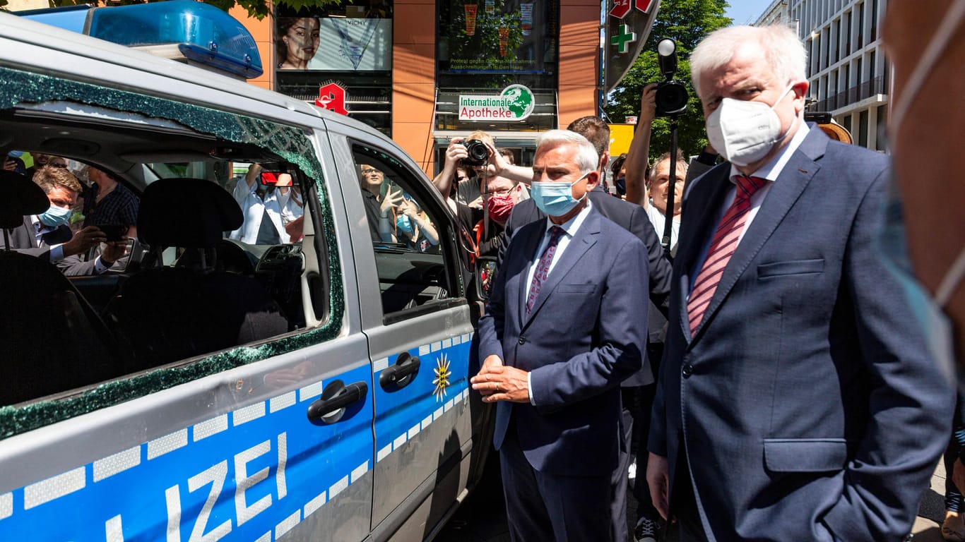 Stuttgart: Horst Seehofer (r.) mit dem baden-württembergischen Innenminister Thomas Strobl.