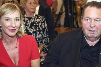 Ottfried Fischer mit seiner frischgebackenen Ehefrau Simone: Am 19. Juni gaben sie sich in Passau das Jawort.
