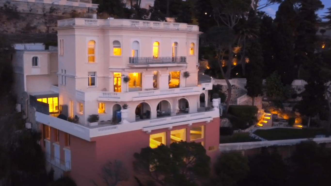 Luxus-Anwesen: Die "Villa Le Roc Fleuri" steht auf einem 5000 Quadratmeter-Grundstück und war ein Filmset von "Sag niemals nie".