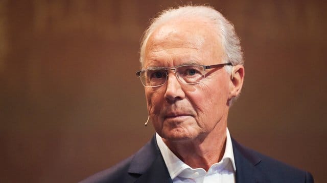 Hält viel von Bayern-Coach Hansi Flick: Ehrenpräsident Franz Beckenbauer. Hält viel von Bayern-Coach Hansi Flick: Ehrenpräsident Franz Beckenbauer.