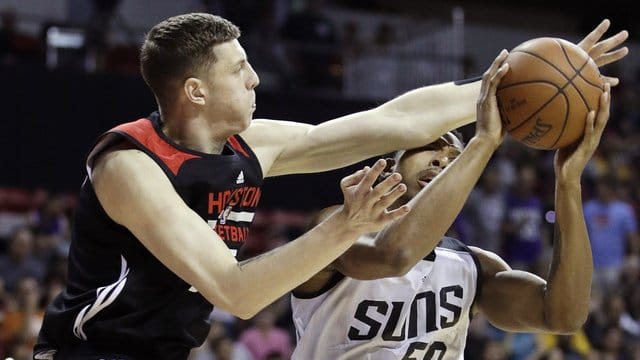 Verlässt die Houston Rockets: Isaiah Hartenstein (l).
