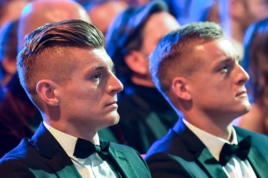 Halten mit Werder Bremen: Toni Kroos (l) und Bruder Felix.