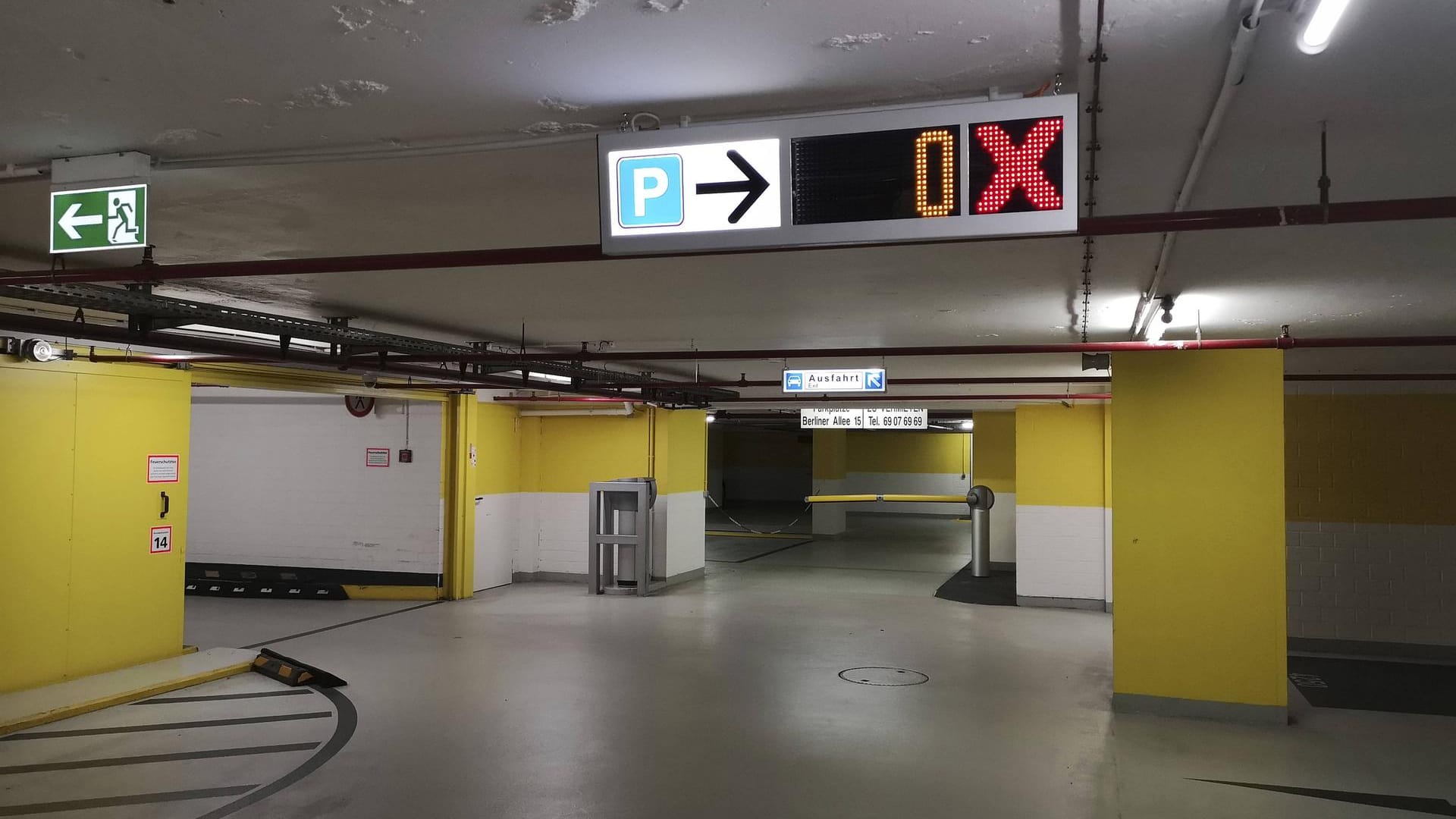 Blick in eine Tiefgarage (Symbolbild): In einer Frankfurter Tiefgarage ist ein Mann angeschossen worden. Blick in eine Tiefgarage (Symbolbild): In einer Frankfurter Tiefgarage ist ein Mann angeschossen worden.
