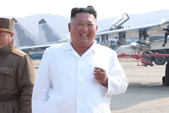 Kim Jong-Un: Nordkorea plant, die Militäraktionen gegen Südkorea vorerst zu unterbrechen.