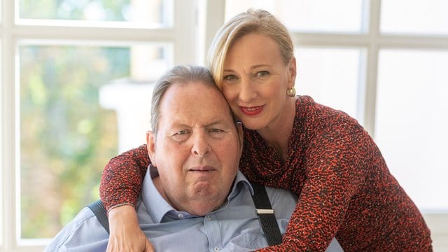 Ottfried Fischer und seine Lebensgefährtin Simone Brandlmeier 2019 in Passau.