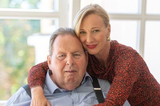 Ottfried Fischer und seine Lebensgefährtin Simone Brandlmeier 2019 in Passau.