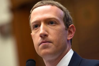 Facebook-Chef Mark Zuckerberg: Das soziale Netzwerk steht wegen seines legeren Umgangs mit Hassbeiträgen in der Kritik.