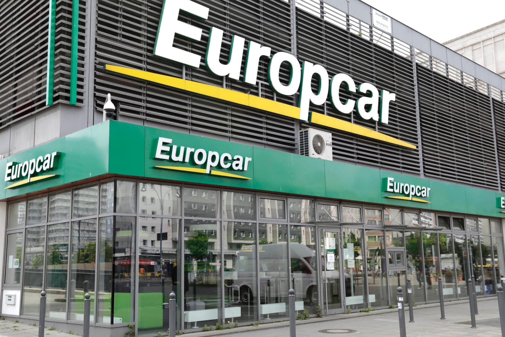 Eine Europcar-Filiale in Berlin: Der Autovermieter ist durch die Corona-Krise ins Straucheln geraten. Eine Europcar-Filiale in Berlin: Der Autovermieter ist durch die Corona-Krise ins Straucheln geraten.