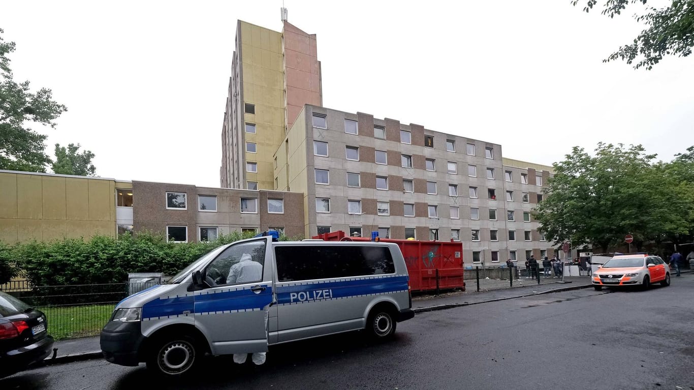 Beim Corona-Hochhaus in Göttingen war die Polizei im Einsatz.