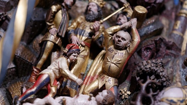 Die Szene "Martyrium des Hl Georg aus dem Georgsretabel aus der Kirche St.
