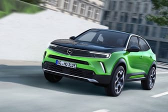 Klare Kante: Der neue Opel Mokka hat das eher rundliche Design des Vorgängersmodells abgelegt und ist auch als E-Auto zu haben.