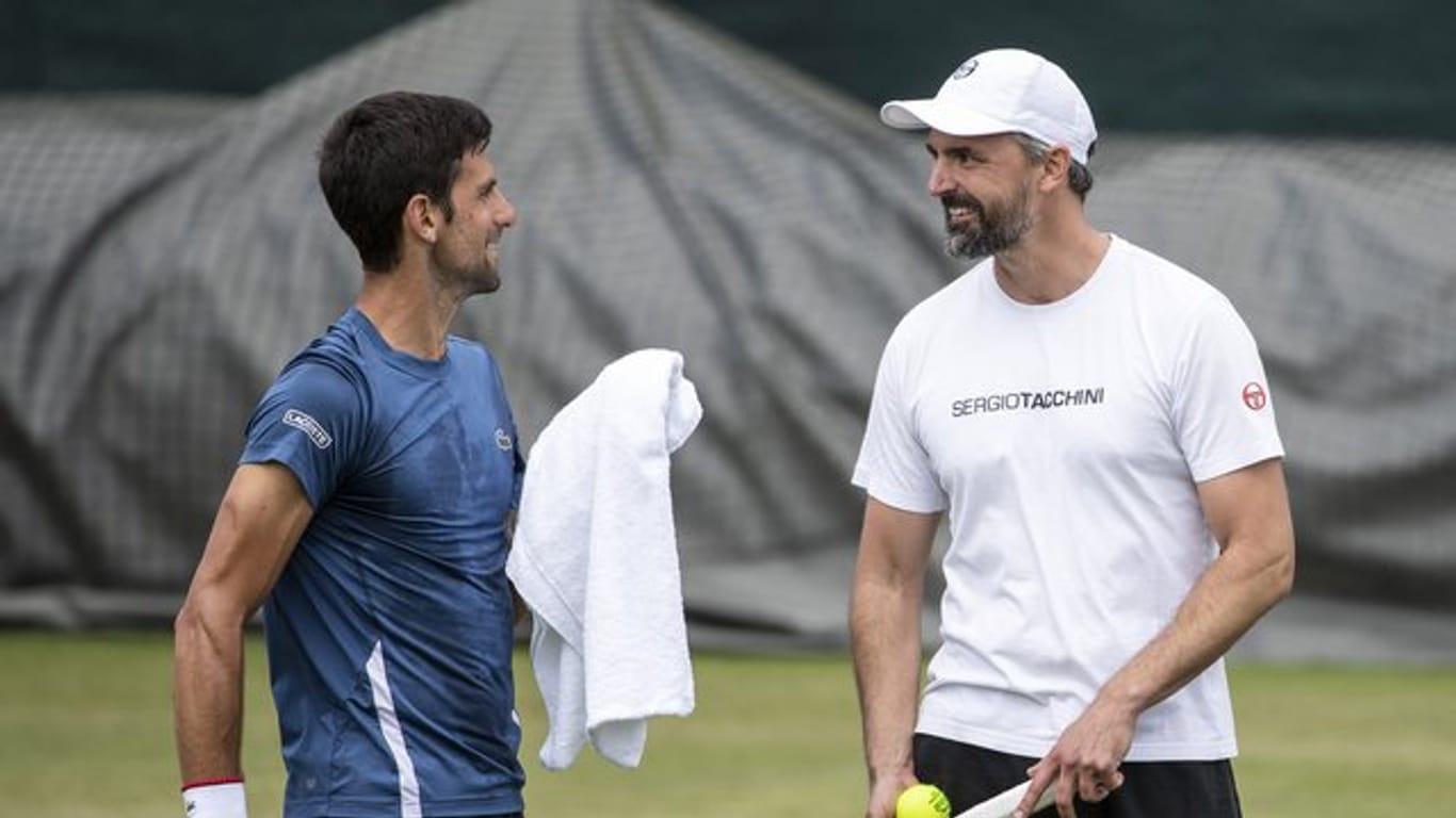 Bekommt wegen der umstrittenen Adria-Tour Rückendeckung von Goran Ivanisevic (r): Novak Djokovic.