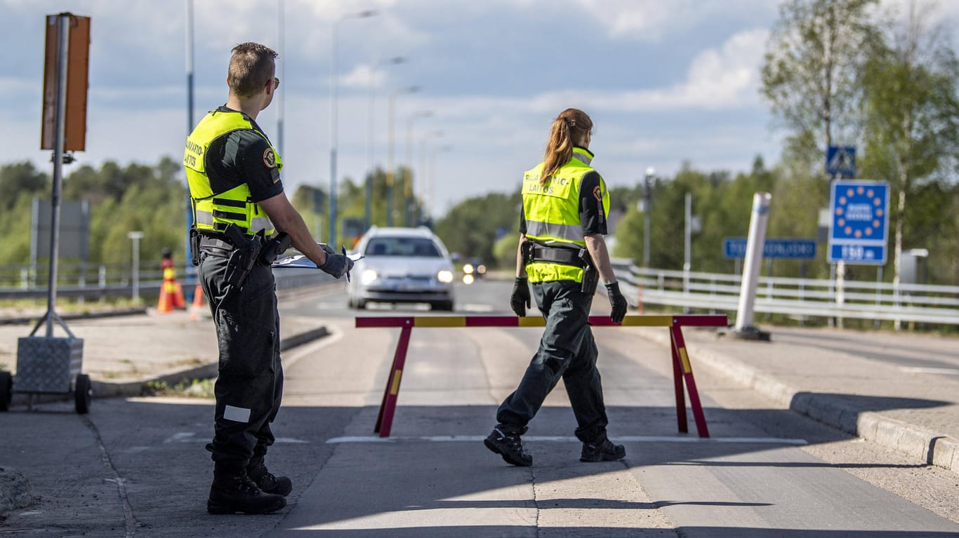 Für schwedische Staatsbürger geschlossen: Die Grenze zwischen Finnland und Schweden in der Region um Pello.