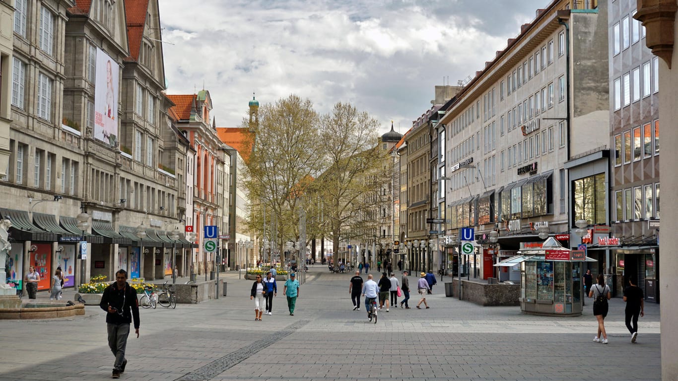 Leere Innenstadt in München: Die Corona-Beschränkungen haben eine schwere Rezession nach sich gezogen.