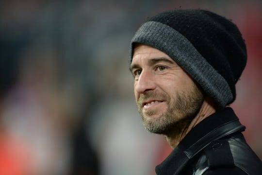 Knapp drei Jahre nach dem Aus bei der ARD hat Mehmet Scholl wieder einen Job als Fußball-Experte gefunden.