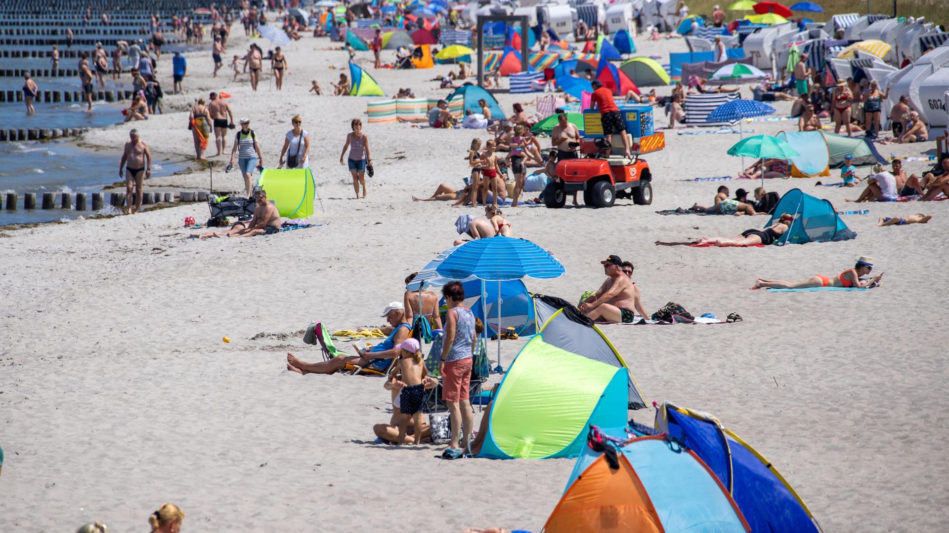 Ostseestrand in Mecklenburg-Vorpommern: 40 Reisende konnten dort keinen Urlaub antreten.