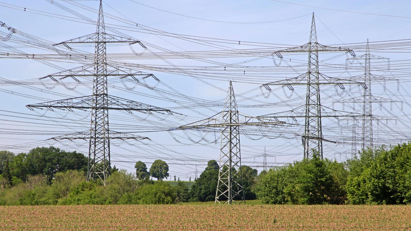 Stromtrasse des Energieversorgers Westnetz: In Essen ist der Strom für etwa 5.000 Personen ausgefallen.