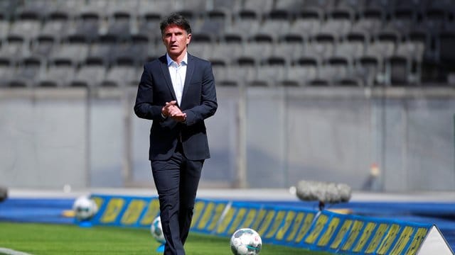 Sieht das Engagement bei Hertha BSC als "den eigenartigsten und außergewöhnlichsten Job" seiner Trainer-Karriere an: Bruno Labbadia. Sieht das Engagement bei Hertha BSC als "den eigenartigsten und außergewöhnlichsten Job" seiner Trainer-Karriere an: Bruno Labbadia.