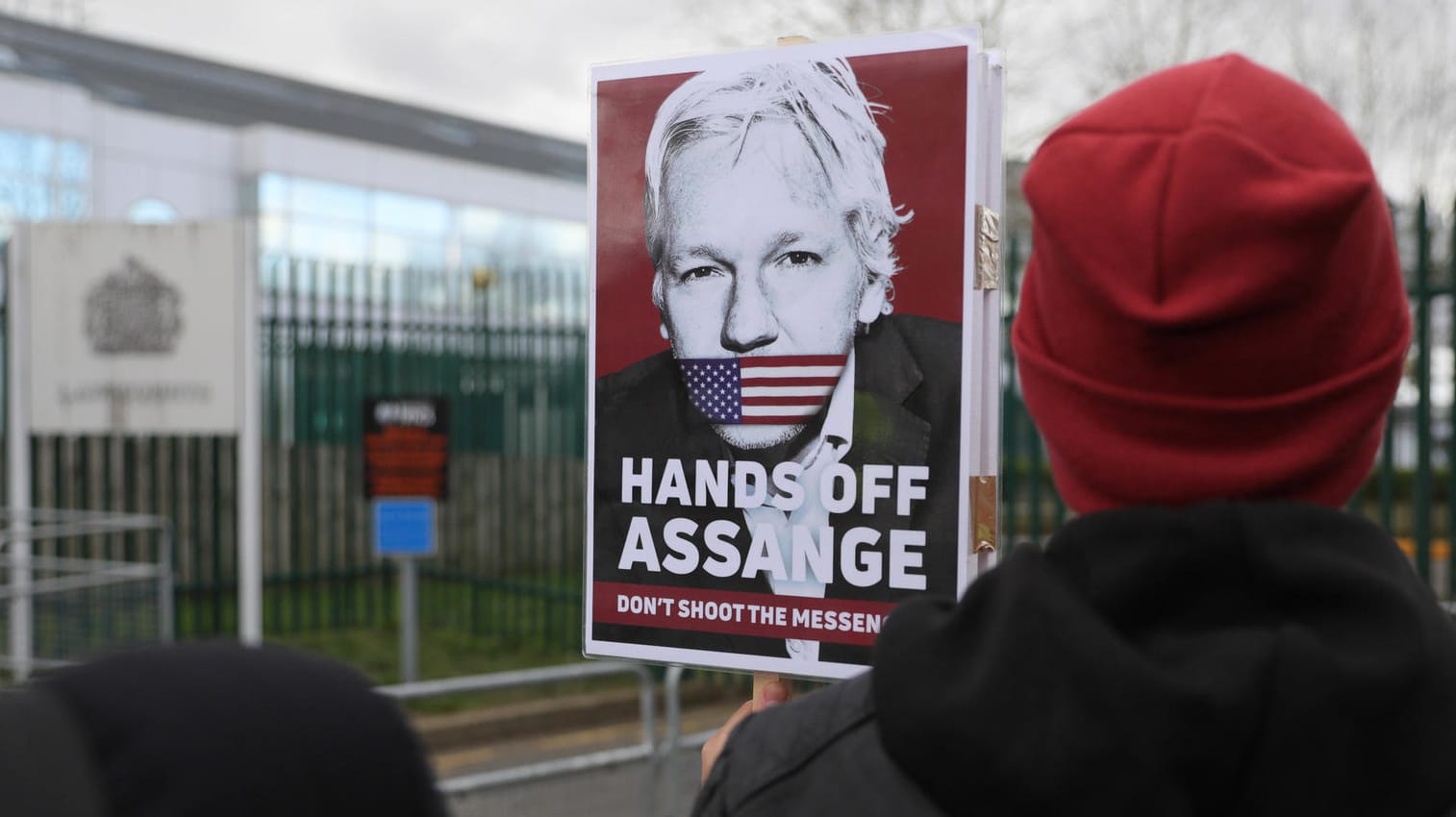 Demonstranten fordern in Peking die Freilassung des in britischer Haft sitzenden Julian Assange. Demonstranten fordern in Peking die Freilassung des in britischer Haft sitzenden Julian Assange.
