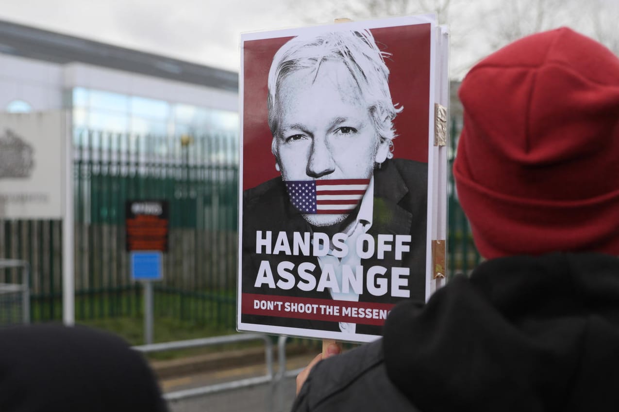 Demonstranten fordern in Peking die Freilassung des in britischer Haft sitzenden Julian Assange.